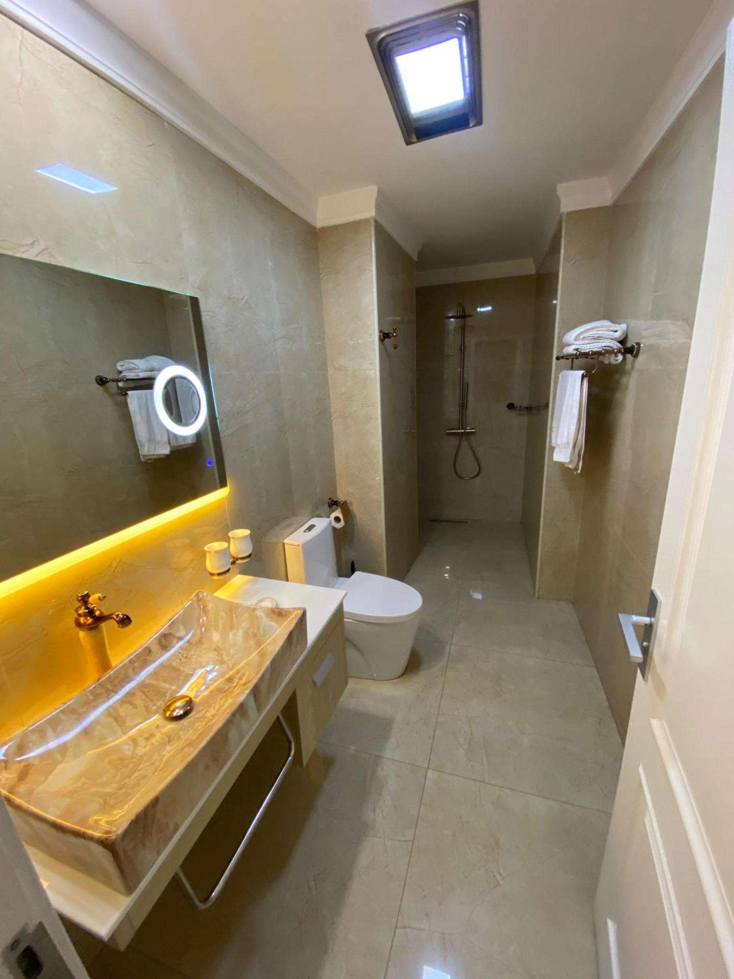 Standard Twin Room French Balcony