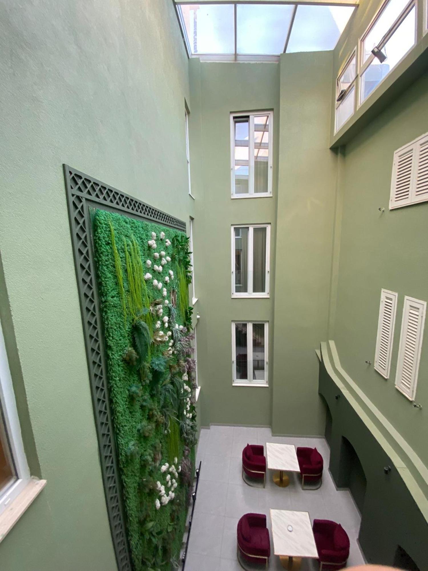 Standard Twin Room French Balcony